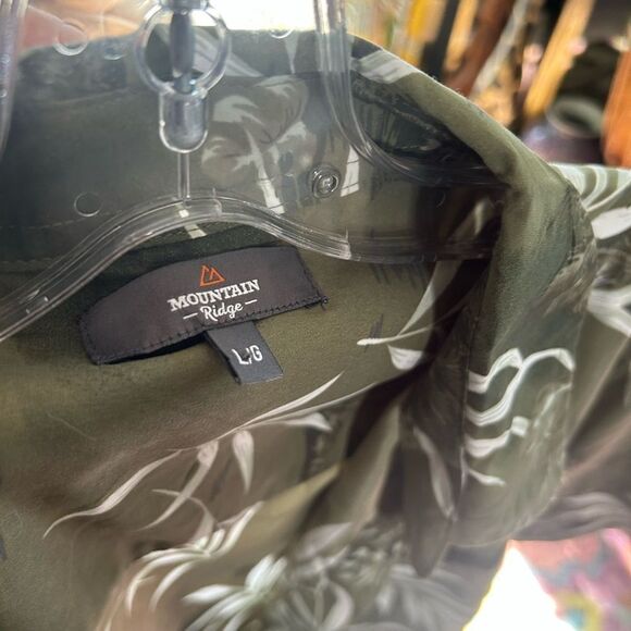 Green and White Casual Button Down Shirt with Tropical Print L - Picture 13 of 15